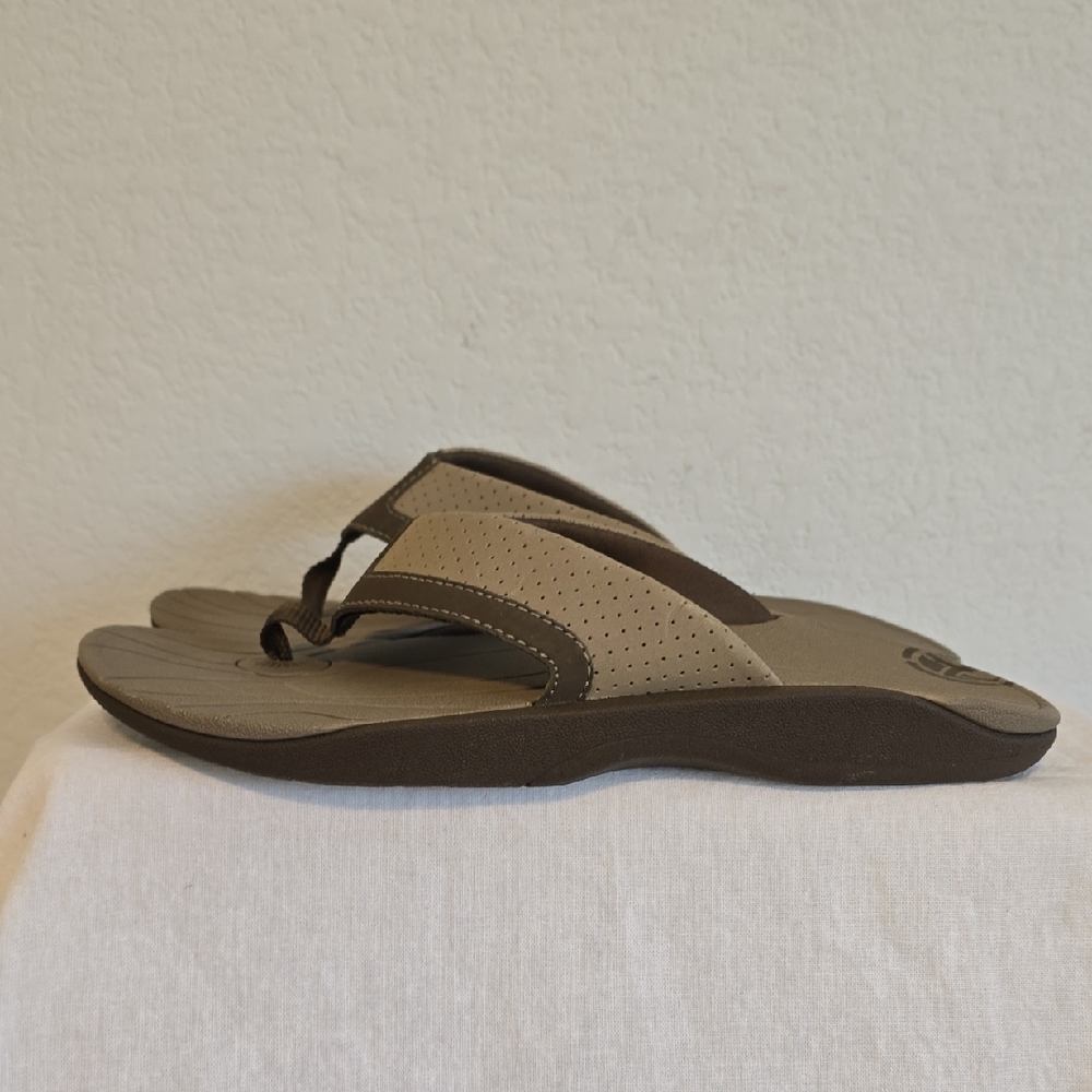 Keen Taupe Sandals. Size 8